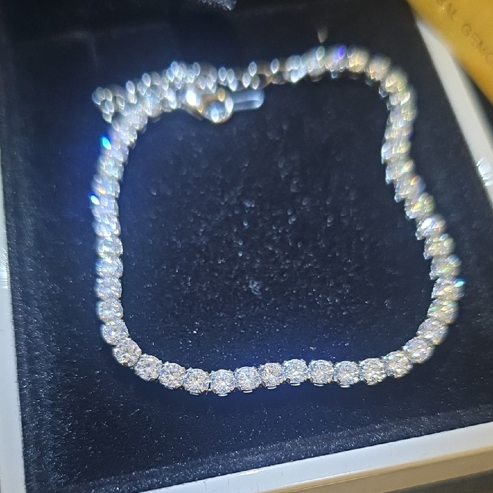 Silver Moissanite Bracelet Adjustable NWT GIFTABLE - Picture 3 of 9